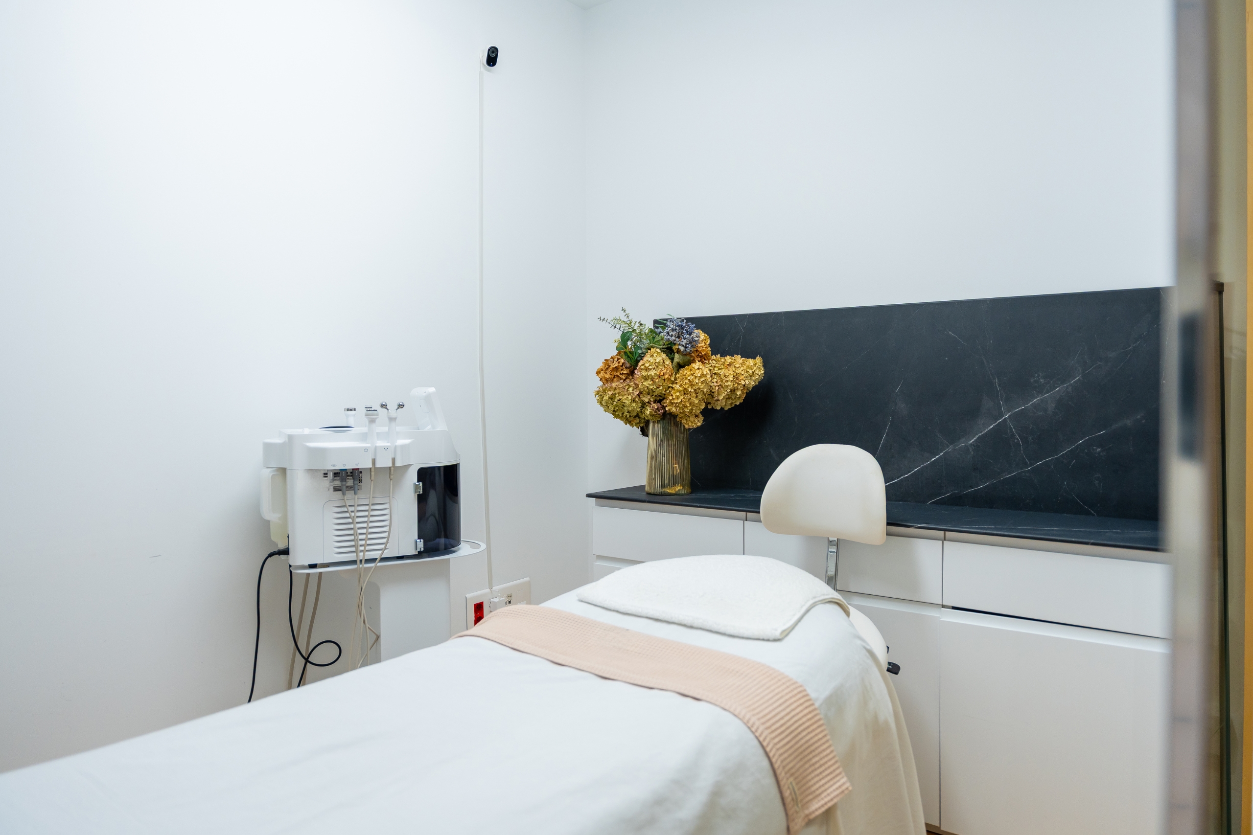 Aesthetic Clinics – Make Your Face Look Younger And More Beautiful