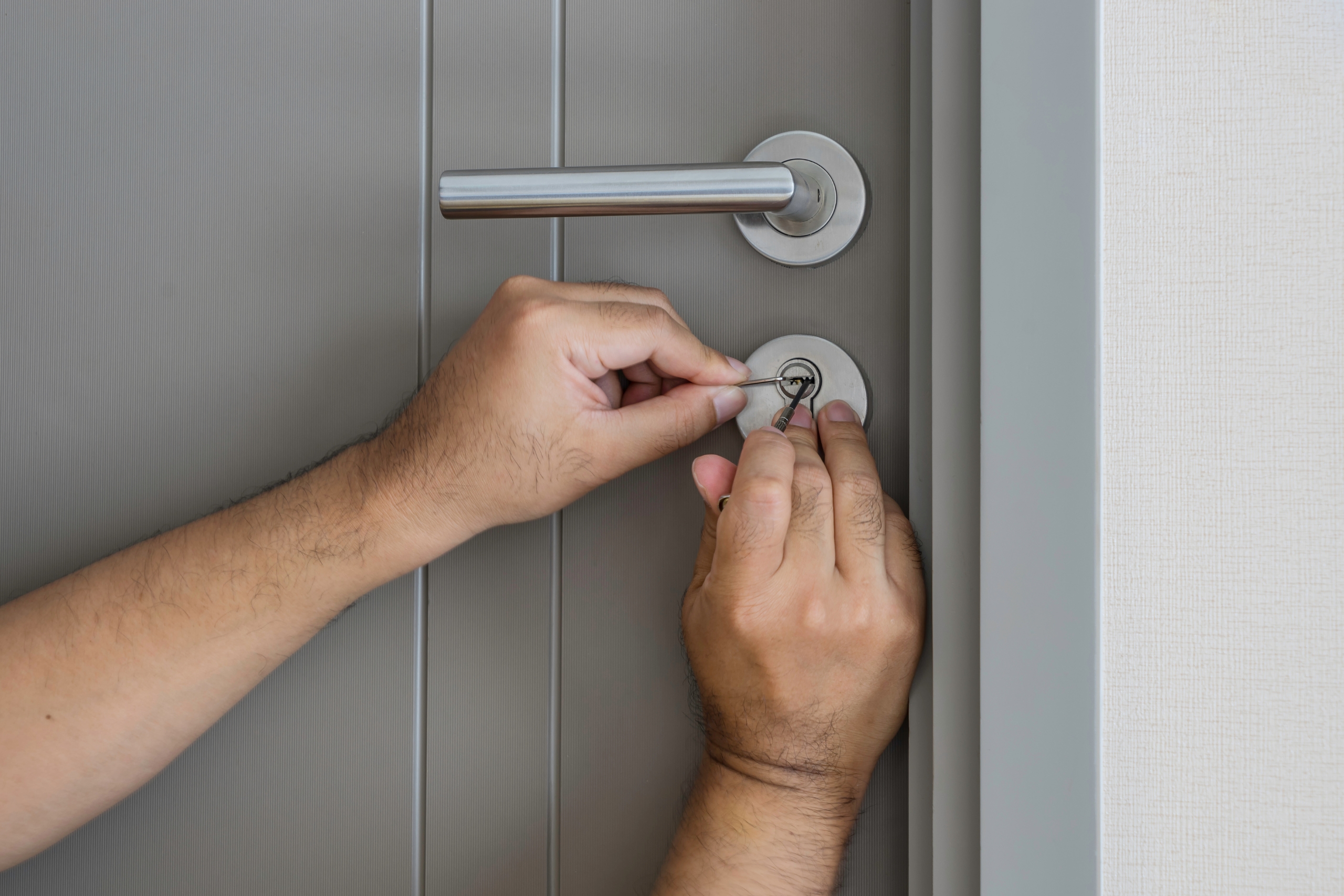 When Should You Contact A Locksmith Company Near Me?