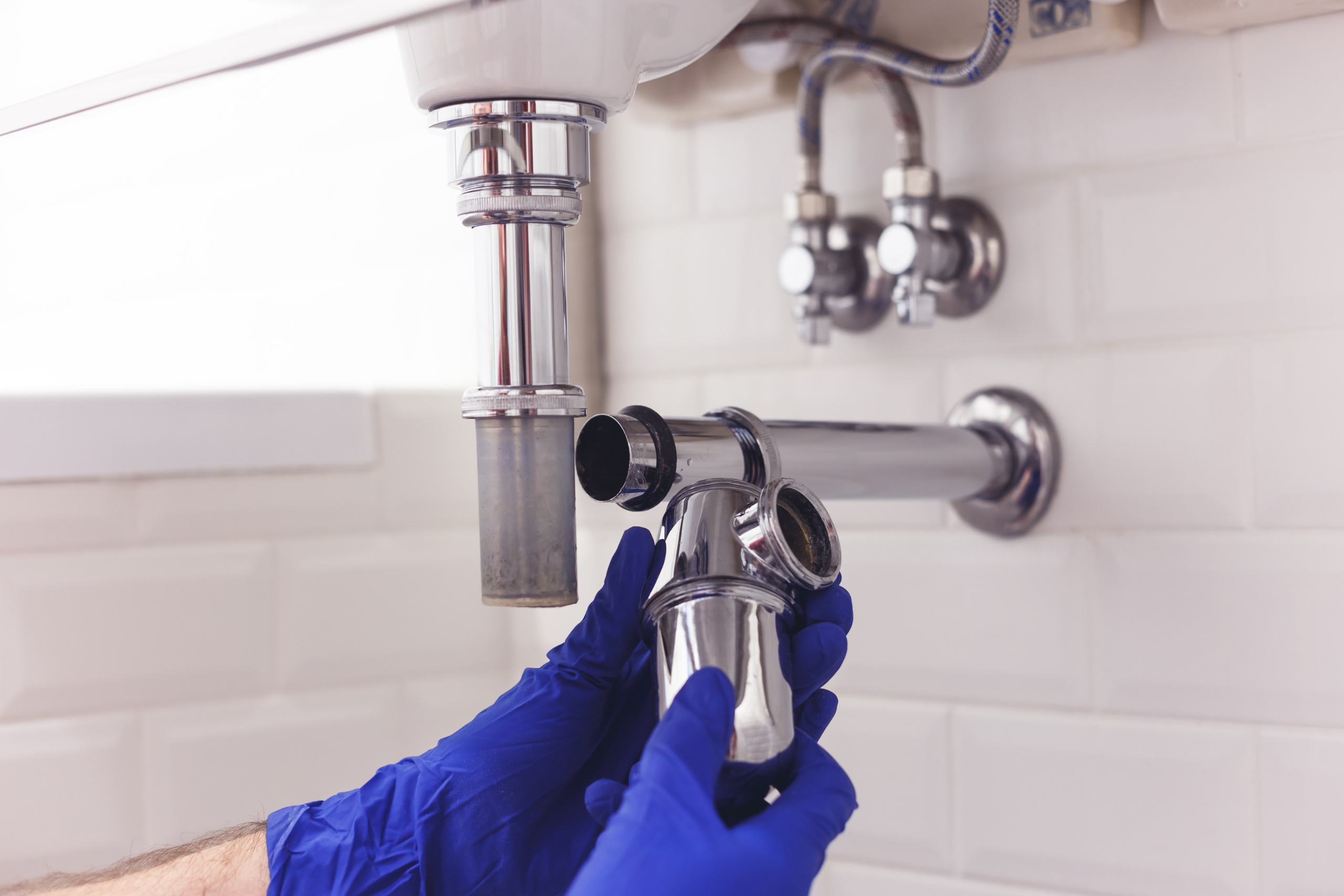 When To Call A London Emergency Plumber